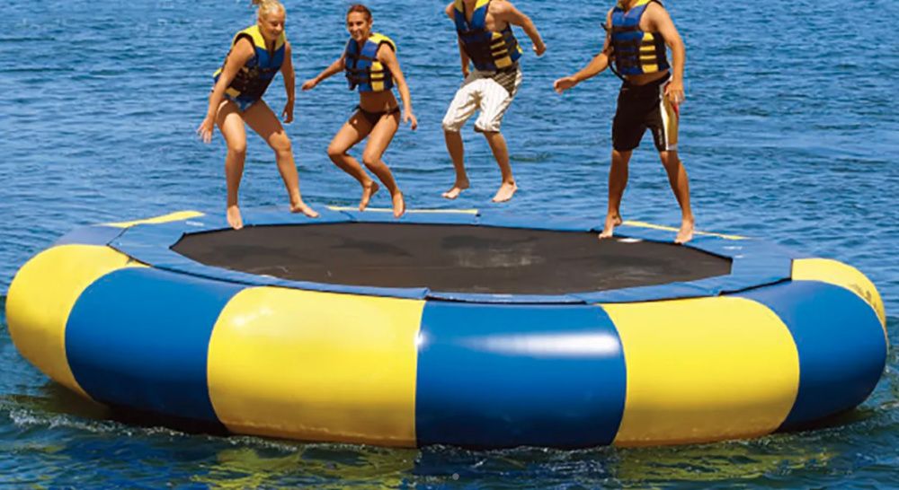 Vann trampoline på hele 5 meter i diameter